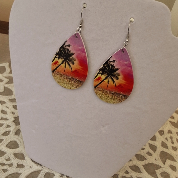 Jewelry - NEW PALM Tree Dangle Earrings